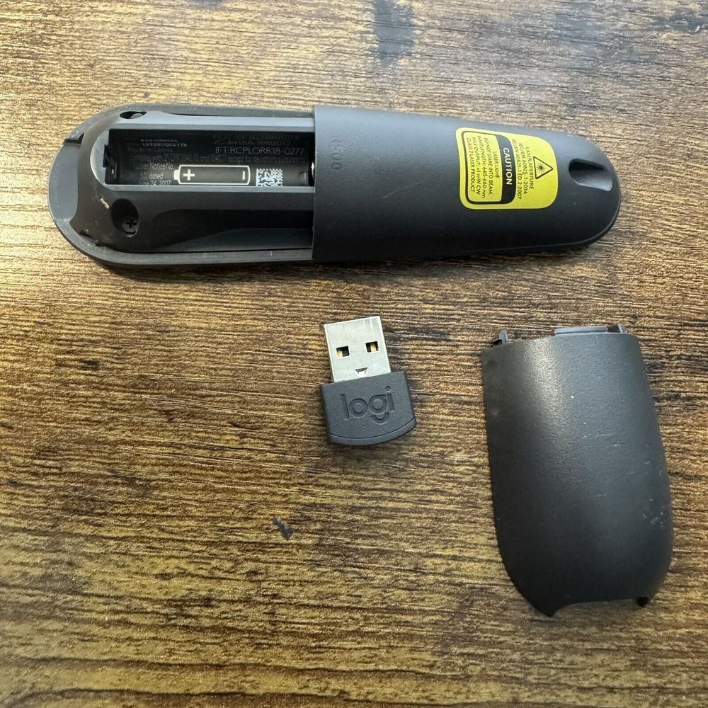 Logitech R500 Laser Pointer Presenter Bluetooth & USB Presentation - Picture 3 of 4